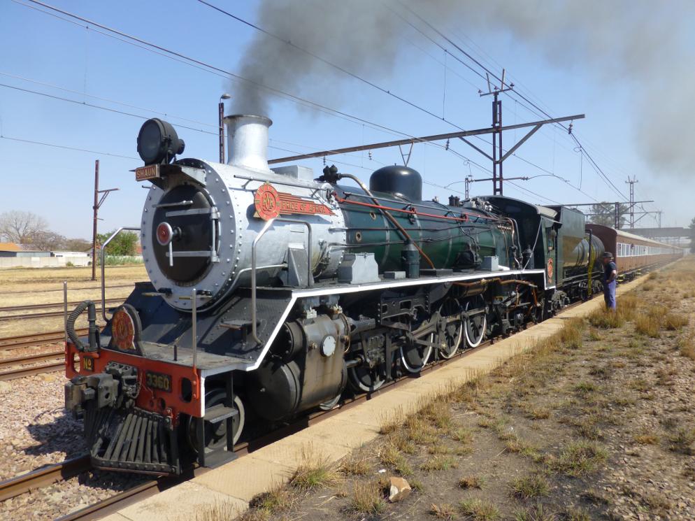 3360 stands in Rayton Station awaiting the departure signal