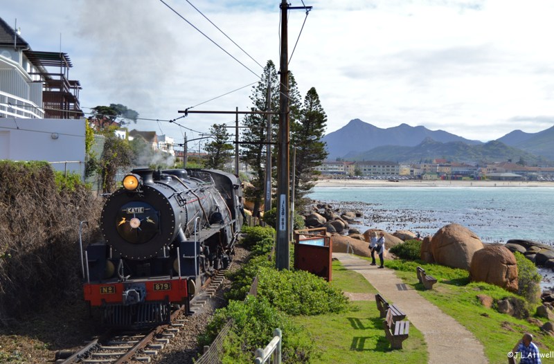After a mandatory stop at Fish Hoek station (allowing for traffic to clear on the single line ahead), 879 winds her way around the several curves that lead to Sunny Cove station.