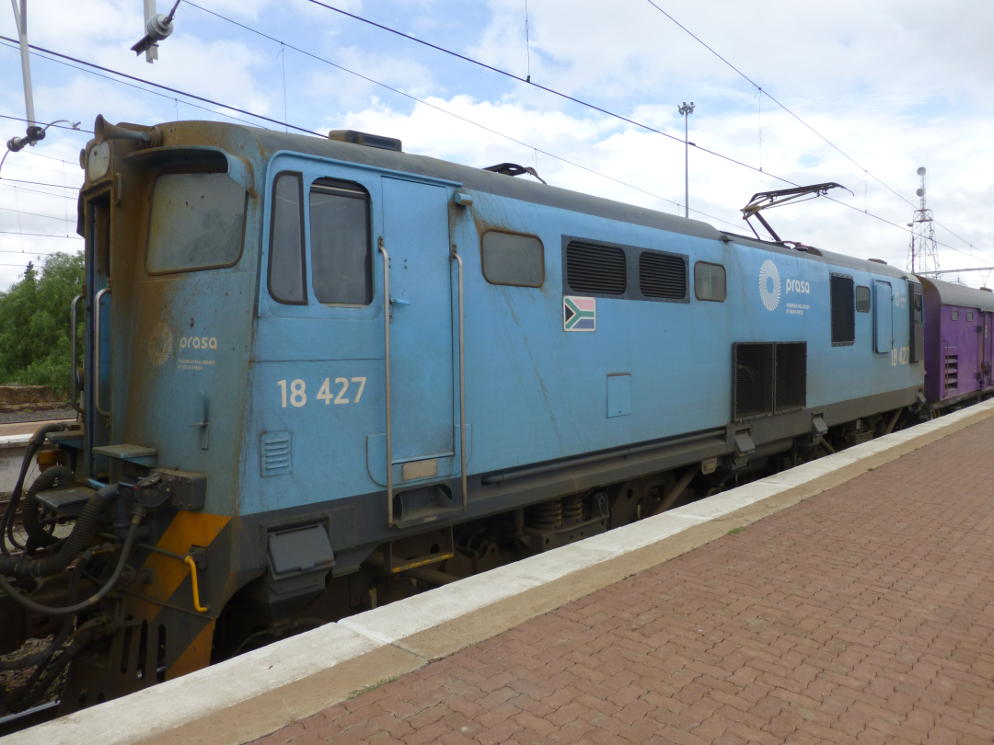 The second unit is in rather grubby PRASA livery.