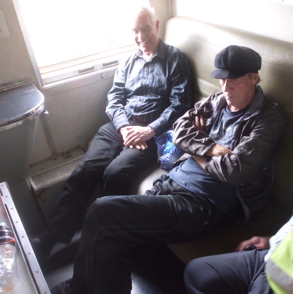 0-2014-11-29 12.29 Uhr Peter Odell und Richard Pecks im Schlafwagen des Cullinan-Zuges.JPG