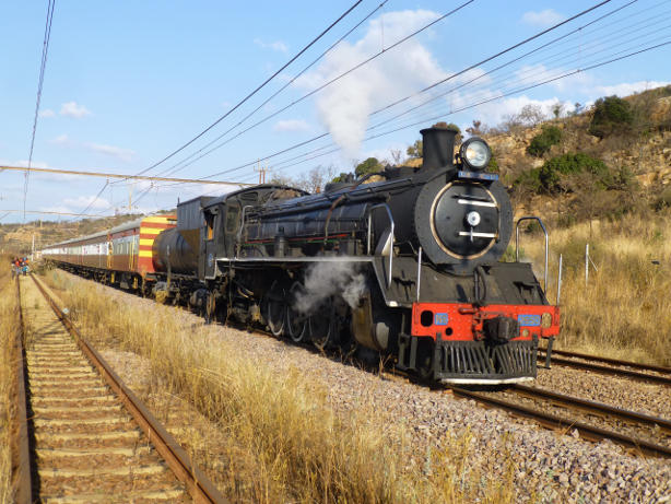 By the afternoon, the sun was shining. Here 2650 waits at Panpoort on the homeward journey