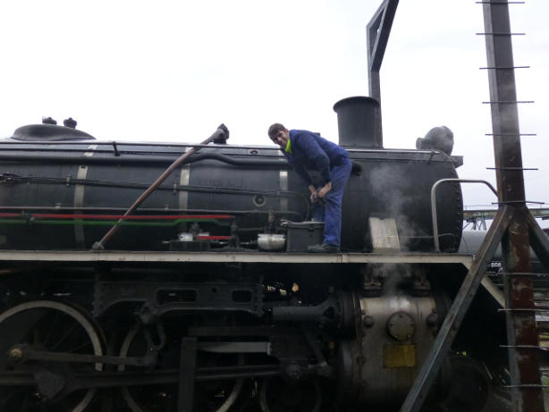 A member from Atlantic Rail, Jandre (spelling?), helped us with the overnight firelight and with servicing the loco in the morning; my thanks to him for the company and the assistance.