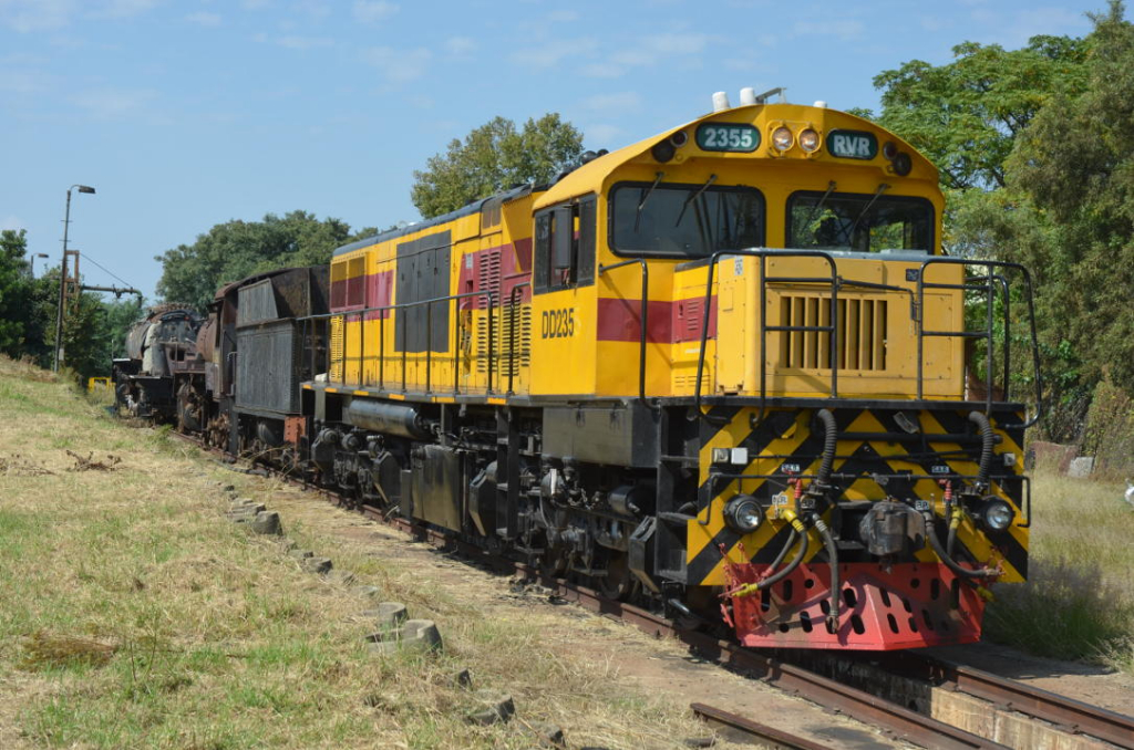 Capita Park to Hermanstad relocation weekend 24 April 2016. Movement of 19D SANRASM (6)s.jpg