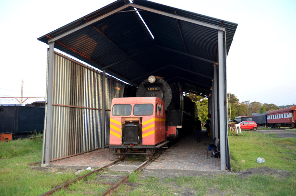 0hermanstad 2017 jan and 15ca 2850 and shed paving (9).JPG