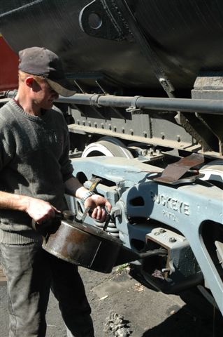 Spikkels at work with a Jumbo oil feeder, wetting up the wool trimmings in the axle box of 19D 2650.<br /><br />Photo by Nathan Berelowitz, 12/08/07