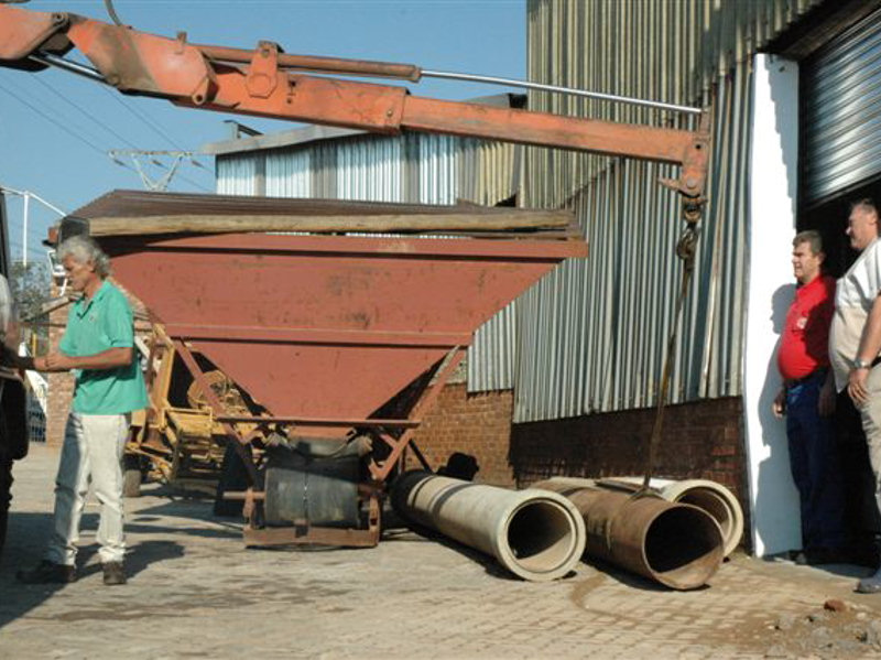 After negotiating for the purchase of an old diamond sorter conveyor,<br />members of FOTR get ready to transport it to its temporary home at Capital<br />Park, from the industrial area of Silverton, in Pretoria. April6th 2007.<br />More pics to follow.
