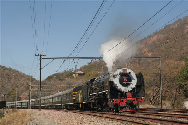 3442 emerges from Wonderboompoort witht he Vic Falls train<br /><br />Photo by Chris Janisch, 16/08/07