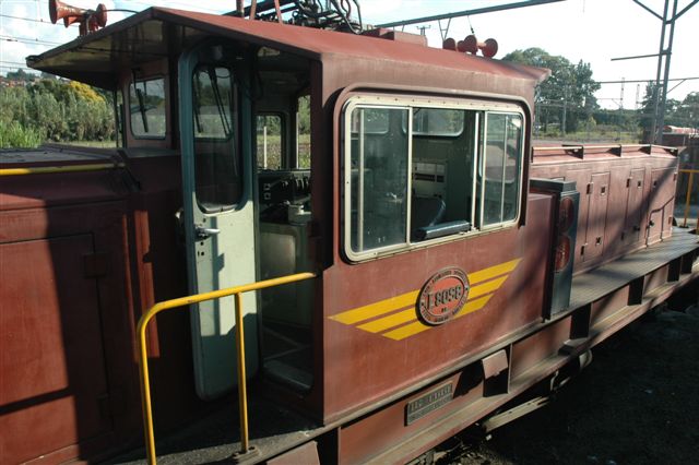 8E locomotive showing clearly the cab air-conditioning unit mounted on the running board in front of the cab