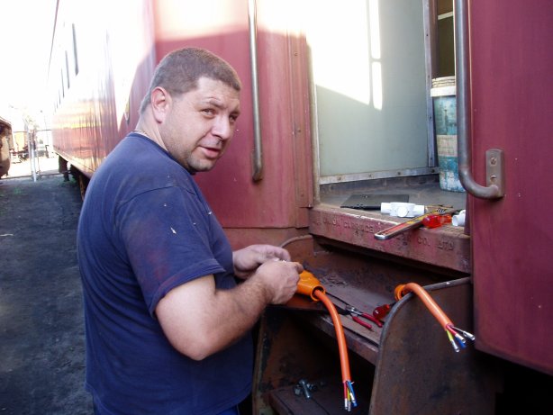 Gabor splicing cables<br /><br />Photo by John Ashworth 18/08/07