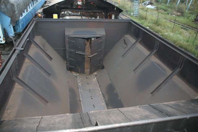 Last days before coaling up - modifications to tender of F evident