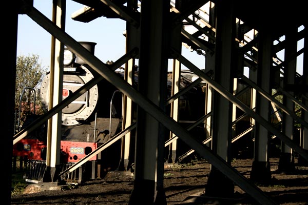 Behind the coalstage - busy taking on coal.