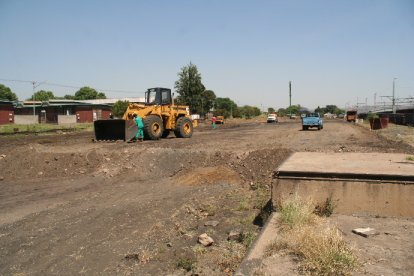 Earth-moving 2<br /><br />Photo by Chris Janisch 25/10/06