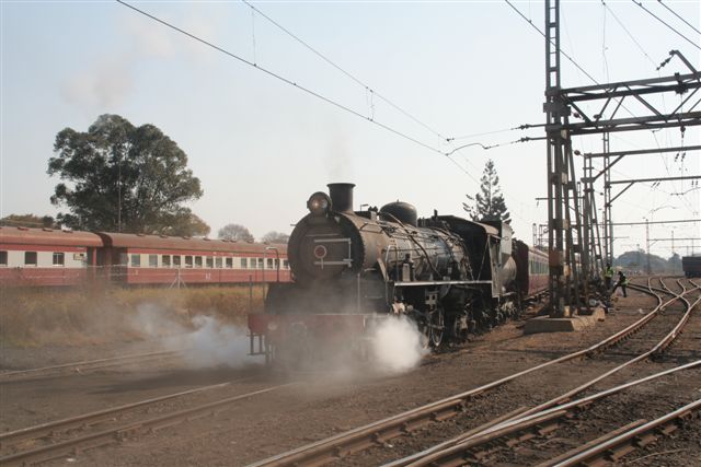 Finally underway - cocks open and 3664 swings southwards towards Pretoria station on her way out.