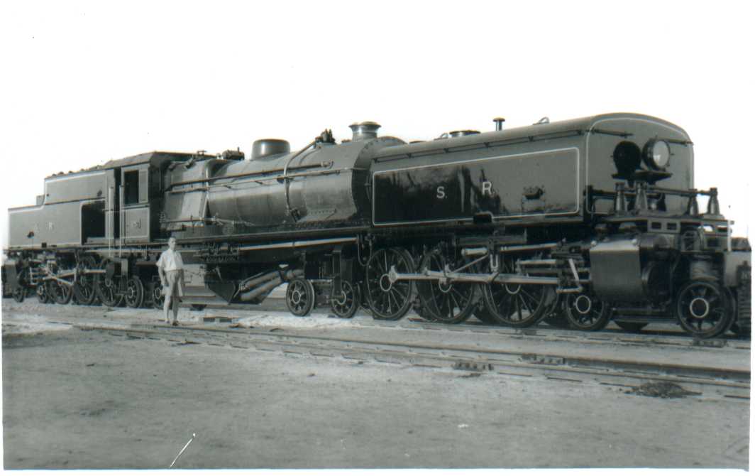 Newly erected Sudan Railways 250 class #257 (BP 6873/1937), later Rhodesia Railways 17th class #278 before being sold to the CFM as #927, being used on the Beira Line (S. V. Blencowe Collection).