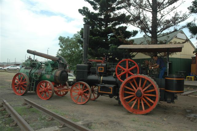 Latest arrivals at the Hercules site are this wonderfull steam tractor and traction engine. The machinery is on temporary loan from the Willem Prinsloo Agricultural Museum, and are due for some major repairs. Robert Dadford is to do the work and this will be carried out on this site. Both will return to their homes in Feb 2009