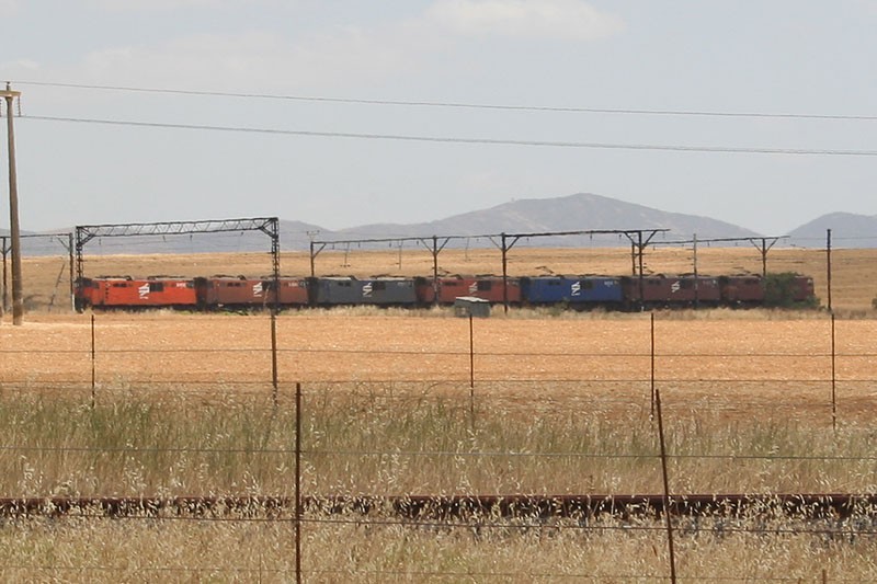 A rake of seven 6E1's and 6E's light engine head north towards Worcester. The lead 6E1 is still in the old SAR livery.