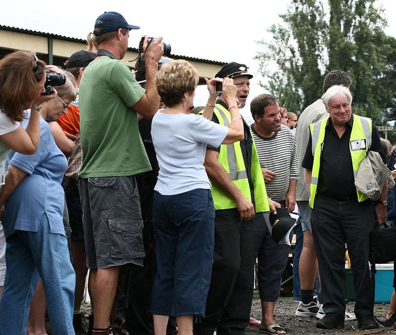 Photographers fight to take Steve Appleton....while tries to control the crowds..