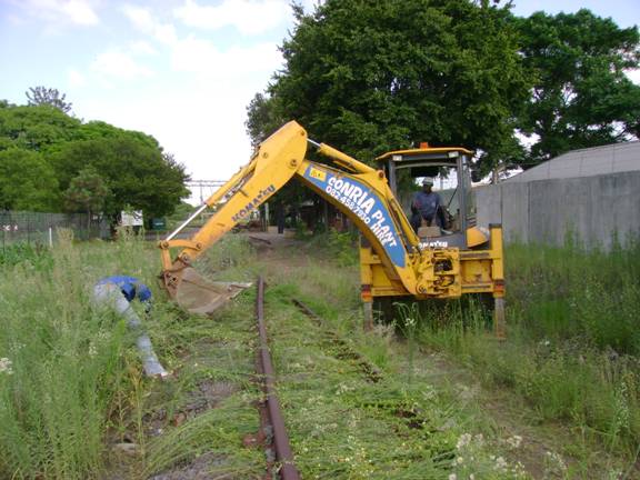 The rails heaped at the top of the cutting were moved clear of the cutting.