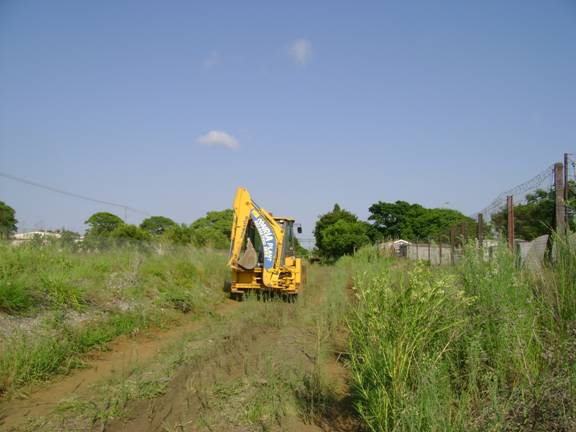 The cutting to the TFR yard was cleared and scraped where necessary.