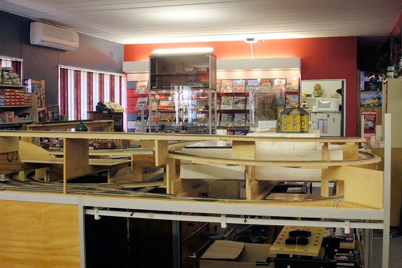 Picture 3 shows the first part of the extension build. This will be the upper, scenic'ed level.      N Mollison