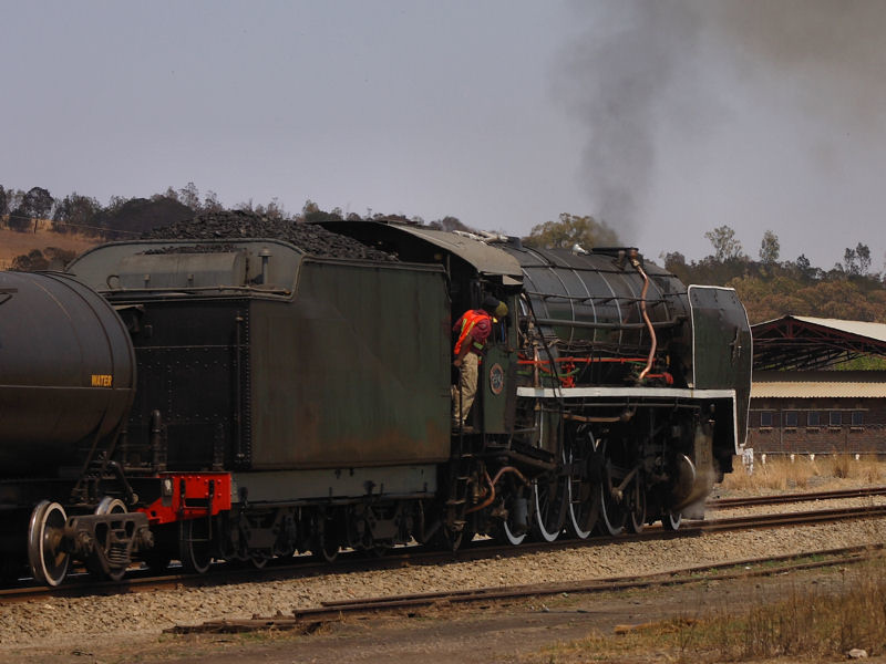 Into the station - photo by L Geldenhuys 24/09/2007