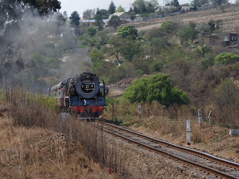 Pulling up the hill -  - photo by L Geldenhuys 24/09/2007