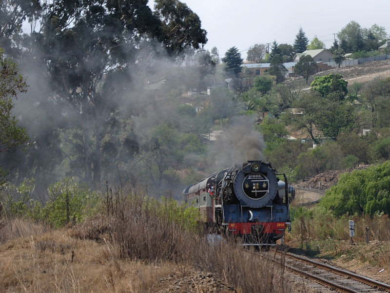 Pulling up the hill -  - photo by L Geldenhuys 24/09/2007
