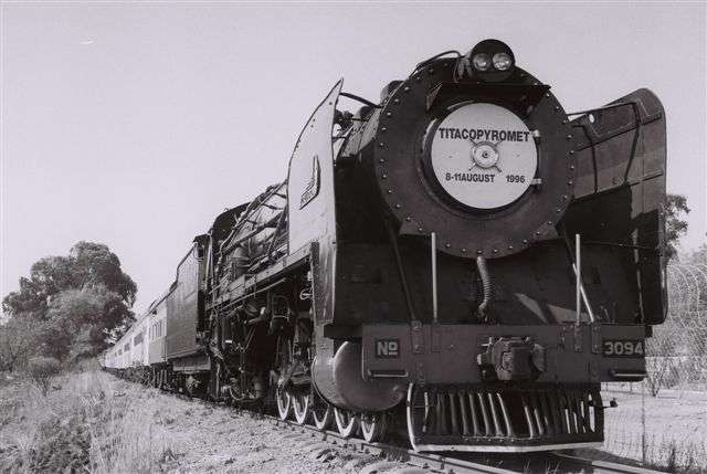 Pictured here is 15F 3094 on the section to Cullinan, where the train did an early morning side trip.