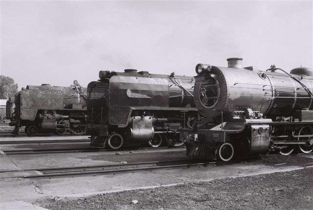 Rovos Rail newly acquired 25NC in the background lines up with smoke deflectored companion 15F 3094 of FOTR, whilst the Reefsteamers 12AR 1535 graces the foreground, in this line up at Capital Park shed