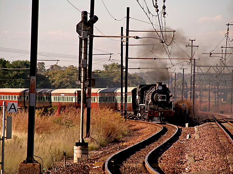 Approaching the level crossing at Bon Accord