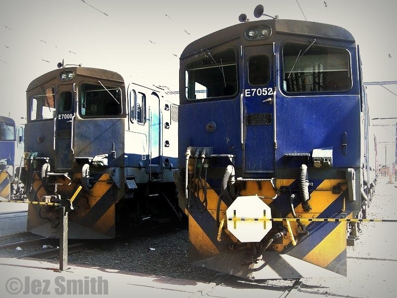 E7052 &amp; E7008 Beaconsfield.