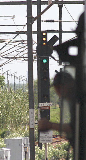 Direction indicator showing straight ahead