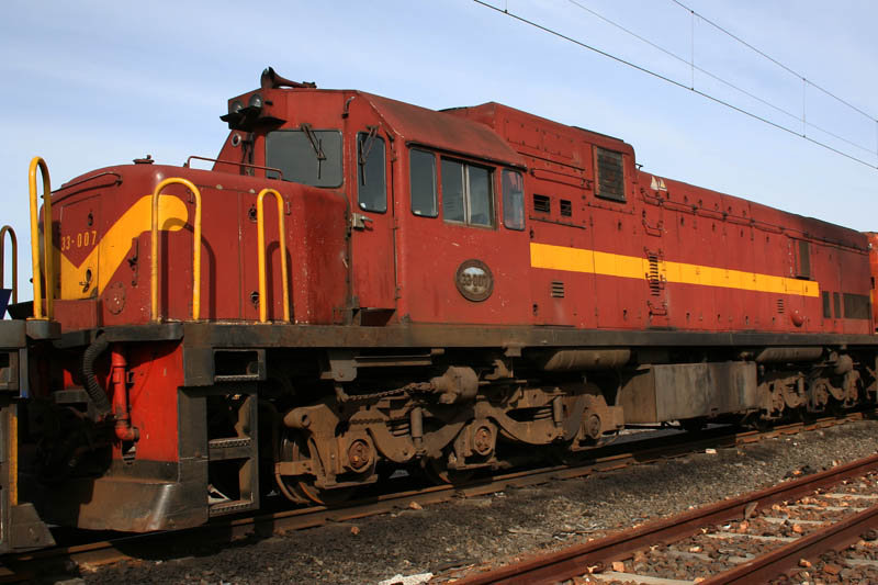 Class 33 007 (James Bond) sits on the scrap line with the others