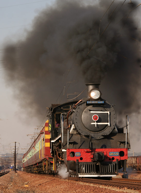 2650 and Cliff Petzer are masters of the rail as they thunder up through Pyramid South