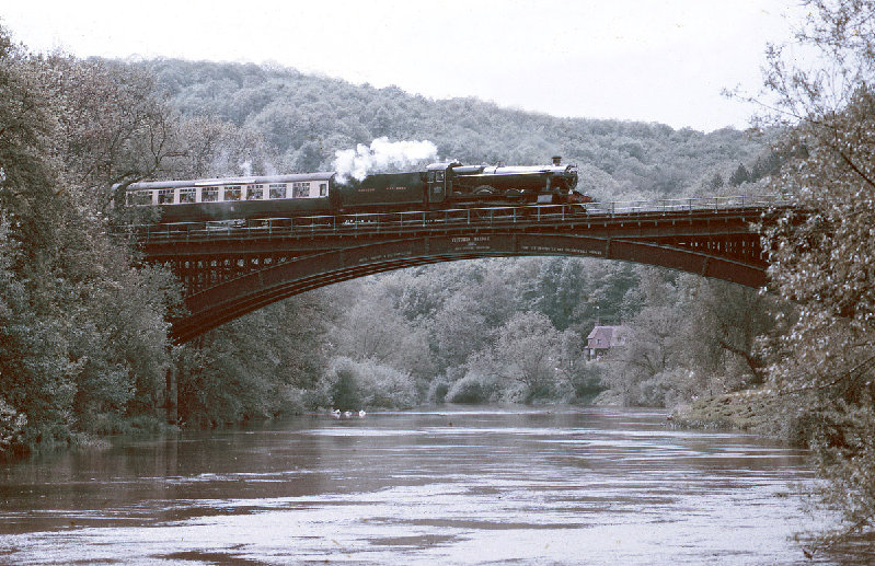 Hall crossing Victoria bridge SVR.jpg