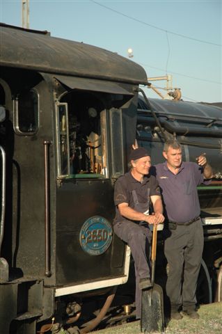 The end of shift and veteran fireman, Nathan, discusses with Steve Smith the tricks he has learnt on the day's firing turn