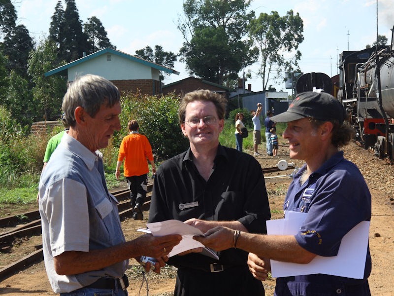 Driver Gert van Vuuren receives a certificate from Nathan while Courtney looks on<br />By Kevin Wilson-Smith.