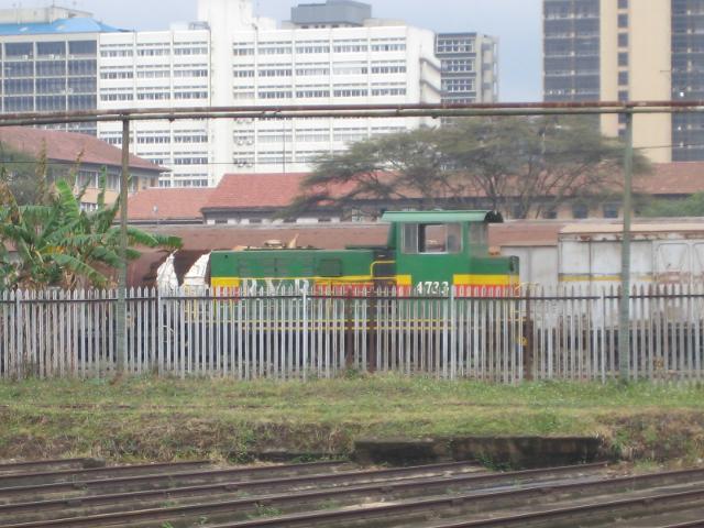 4733 shunts the adjacent marshalling yard