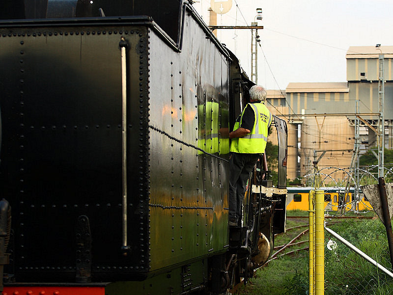 Shunting after Saturdays train  K R Wilson-Smith 7 Nov 2009