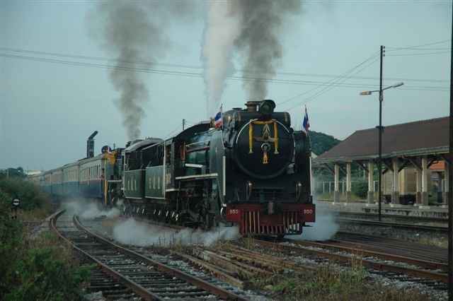 The pacifics pull the empty stock into Ayutthya station prior to heading back to Bangkok