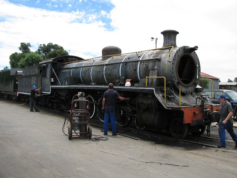 Cutting torch at the ready. Reefsteamers prepare the loco for moving.