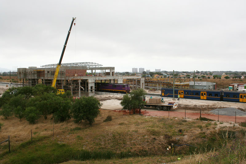 The building of the new station. Set X meets. 6E1's on their way for Shos Sitter duty
