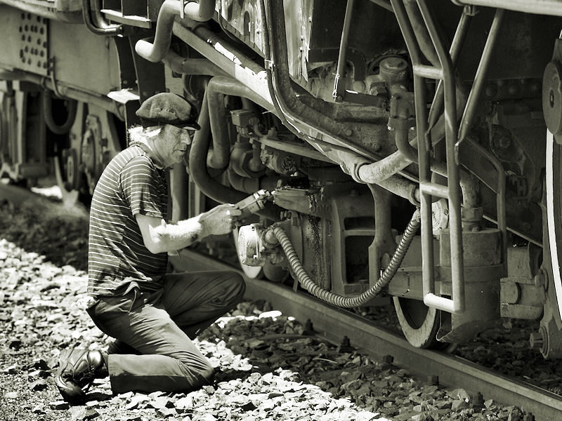 Peter Odell greases the works at Cullinan     K R Wilson-Smith Nov 2009