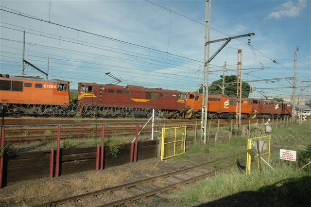 Viewed from the FOTR site is a range of colour schemes as used by the railways. The original Gulf red with yellow striping seemed to be the most durable colour, whilst the leading unit's drab brown was not at all successful