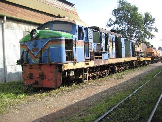 8711 is still in Kenya Railways colours, except for the top of the nose, which is RVR green